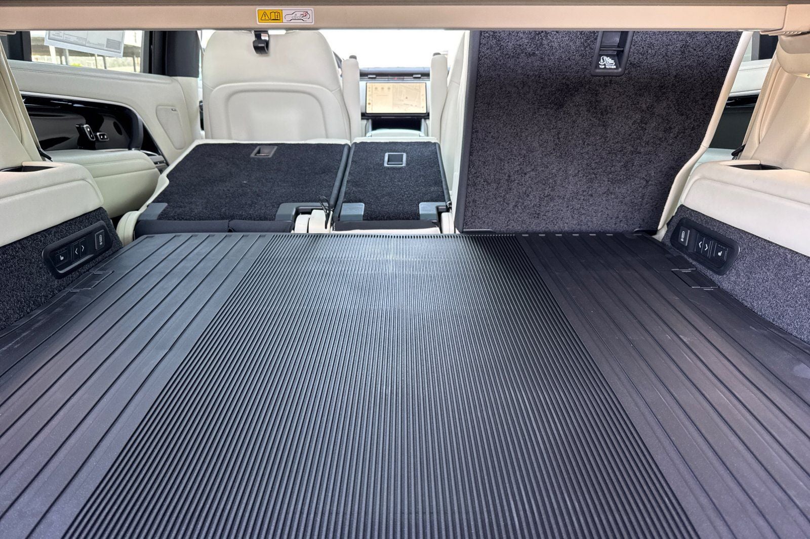 2026 Land Rover Range Rover SE LWB