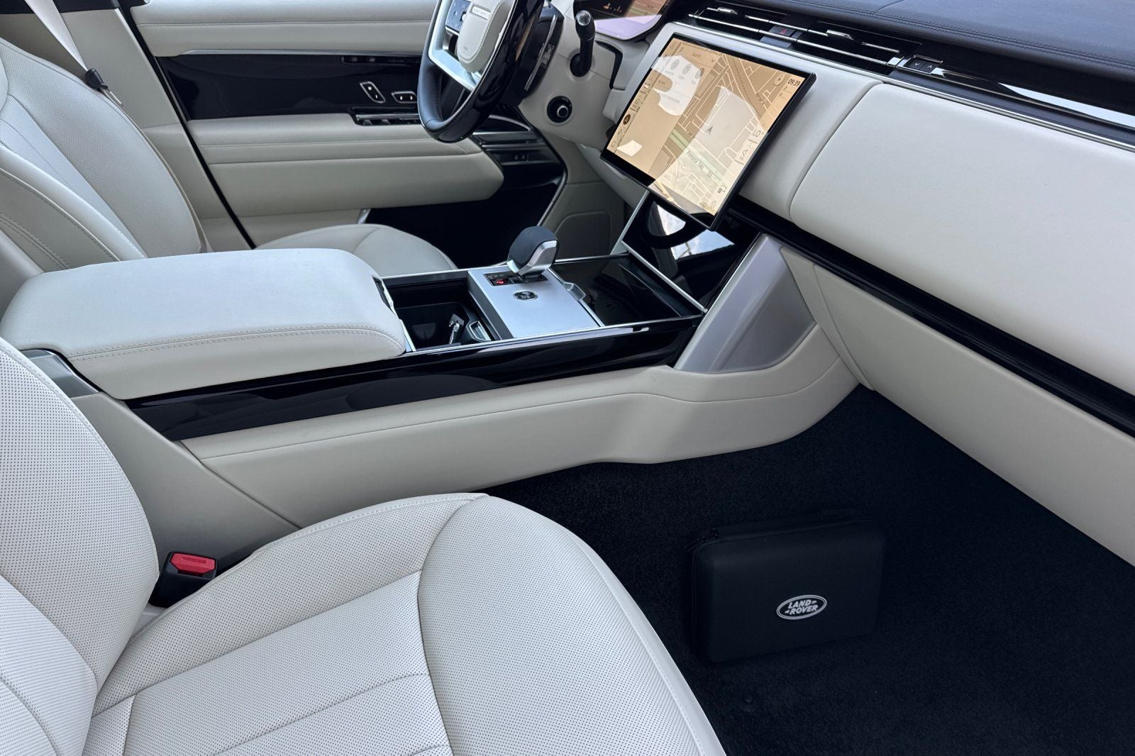 2026 Land Rover Range Rover SE LWB