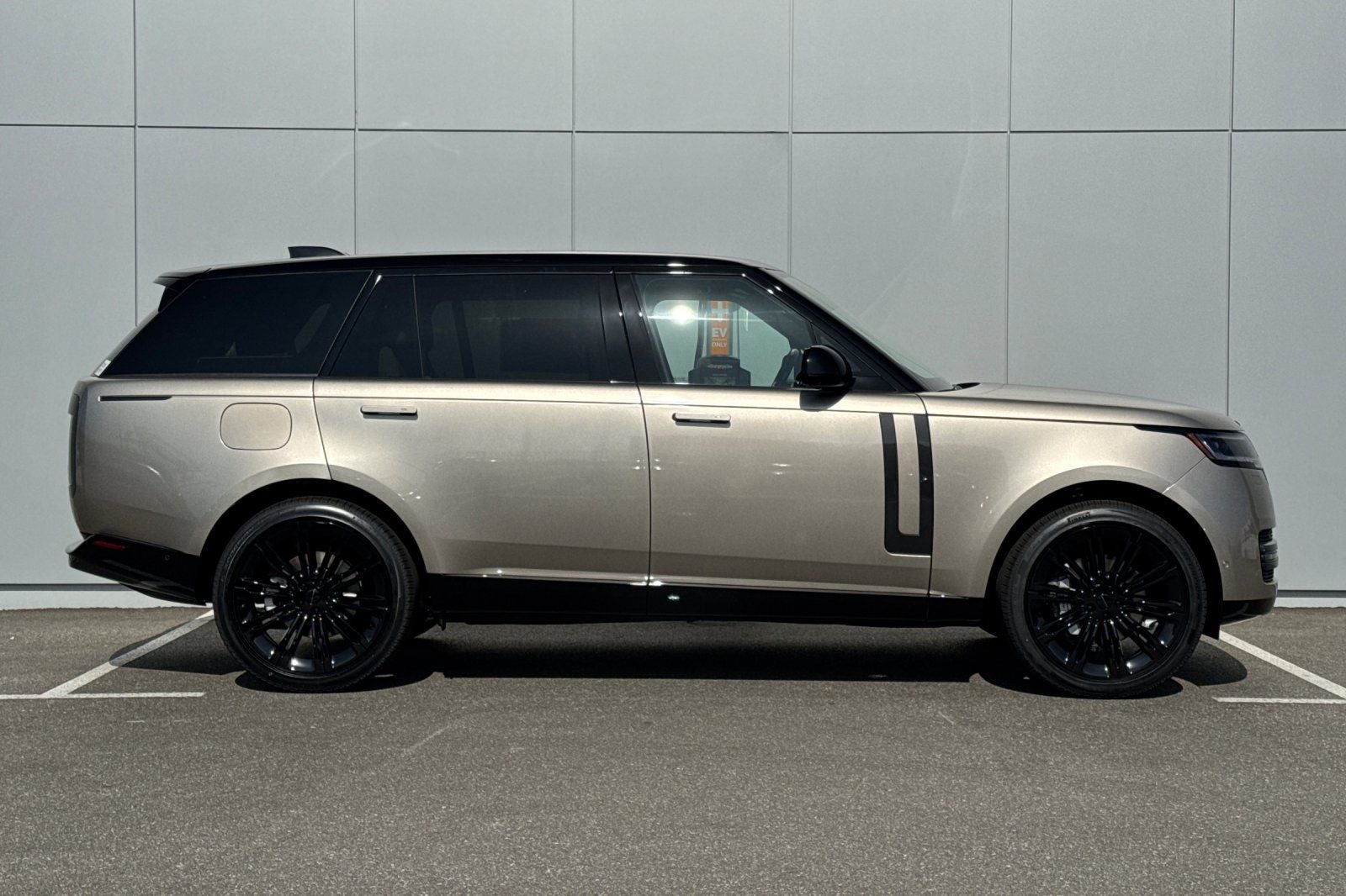 2026 Land Rover Range Rover SE LWB