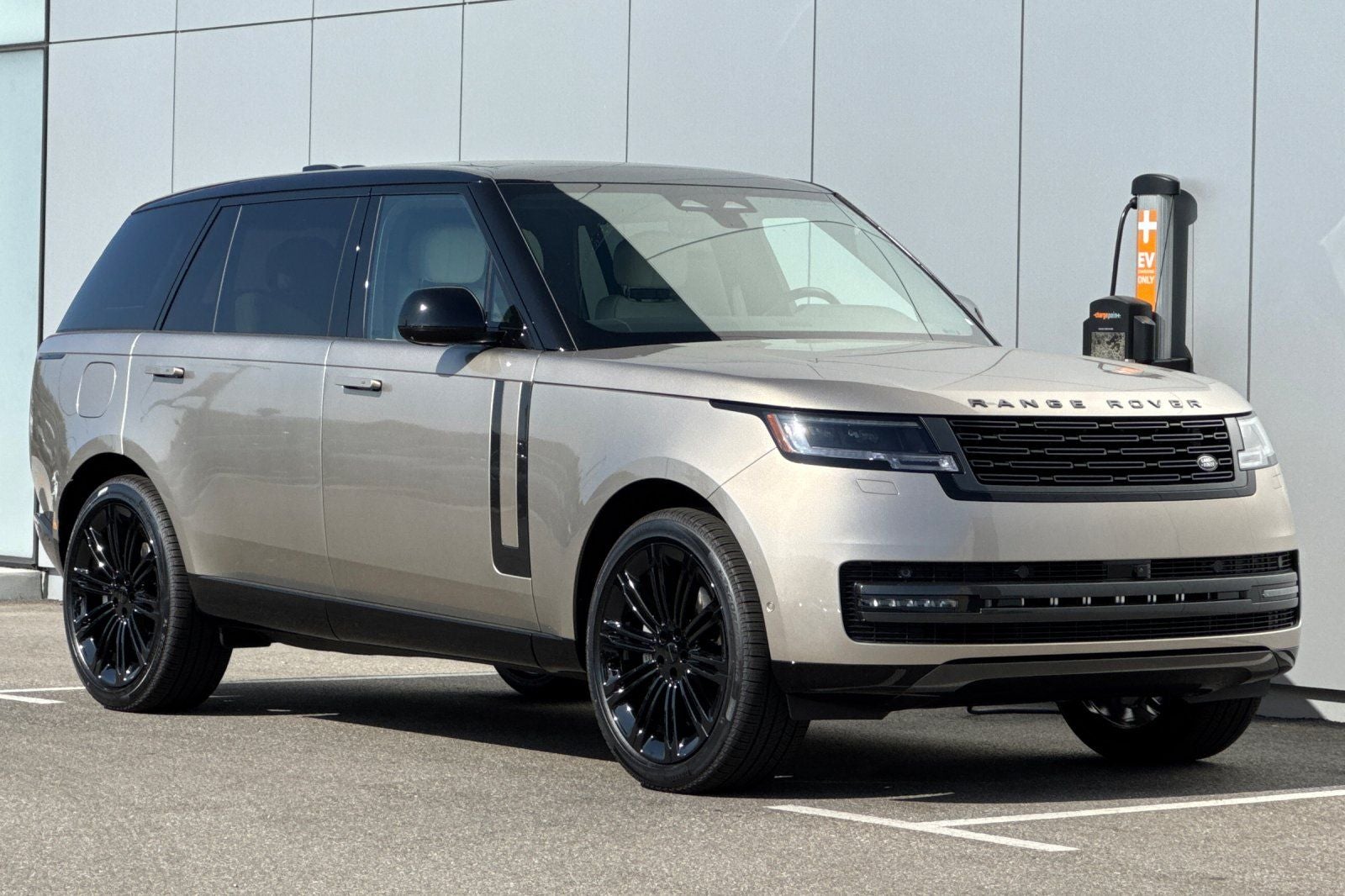 2026 Land Rover Range Rover SE LWB
