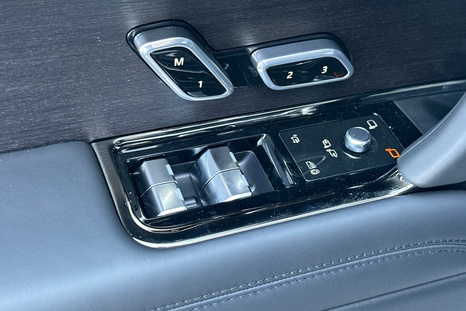 2025 Land Rover Range Rover SV