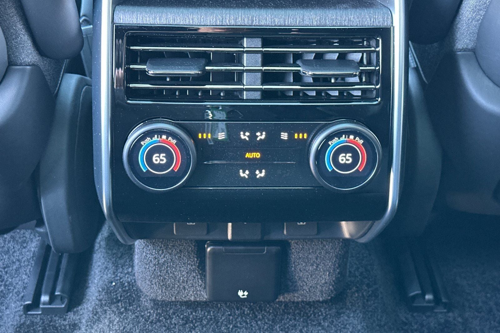 2025 Land Rover Range Rover SV