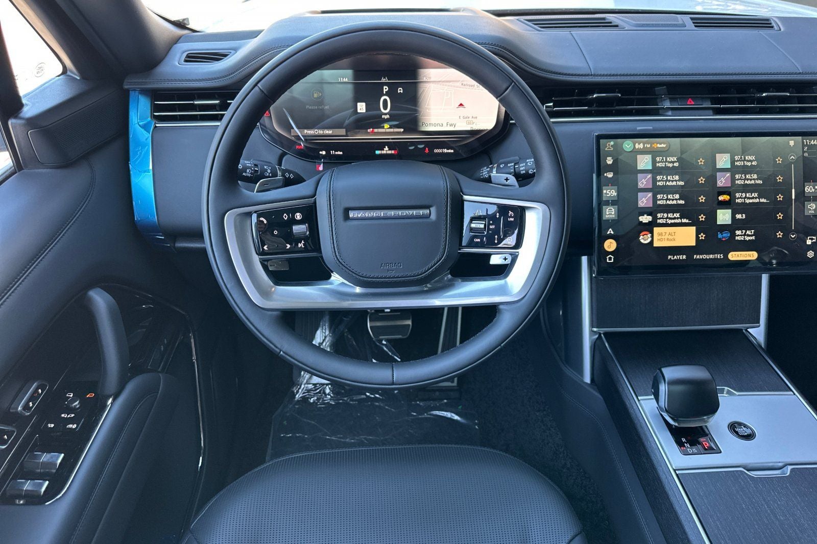 2025 Land Rover Range Rover SV