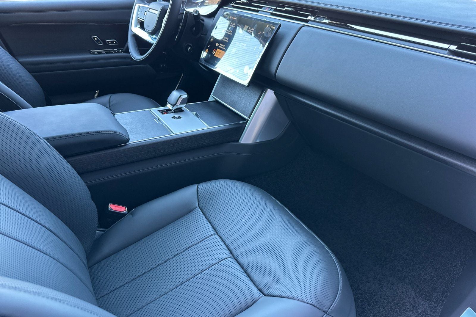 2025 Land Rover Range Rover SV