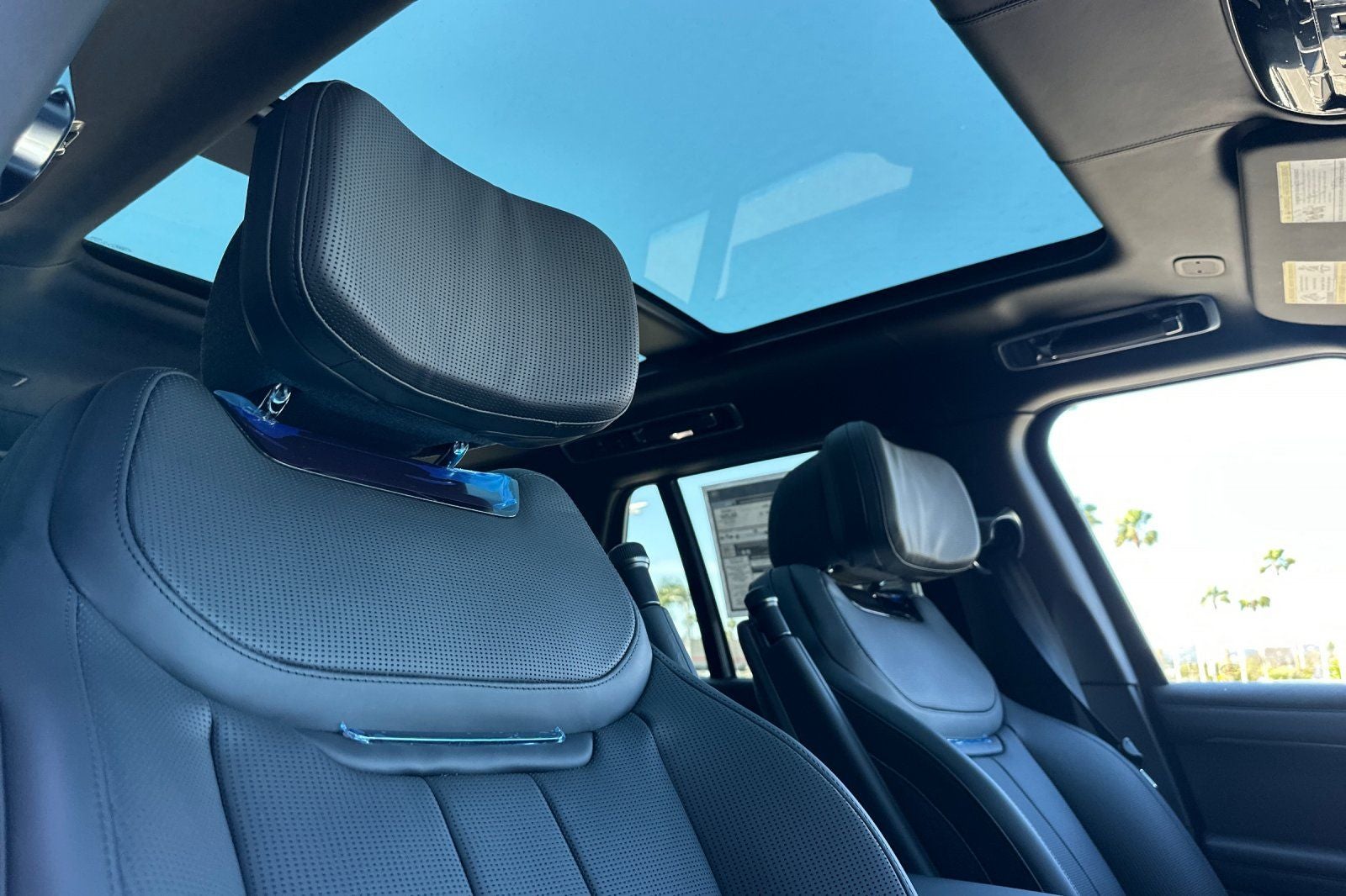 2025 Land Rover Range Rover SV