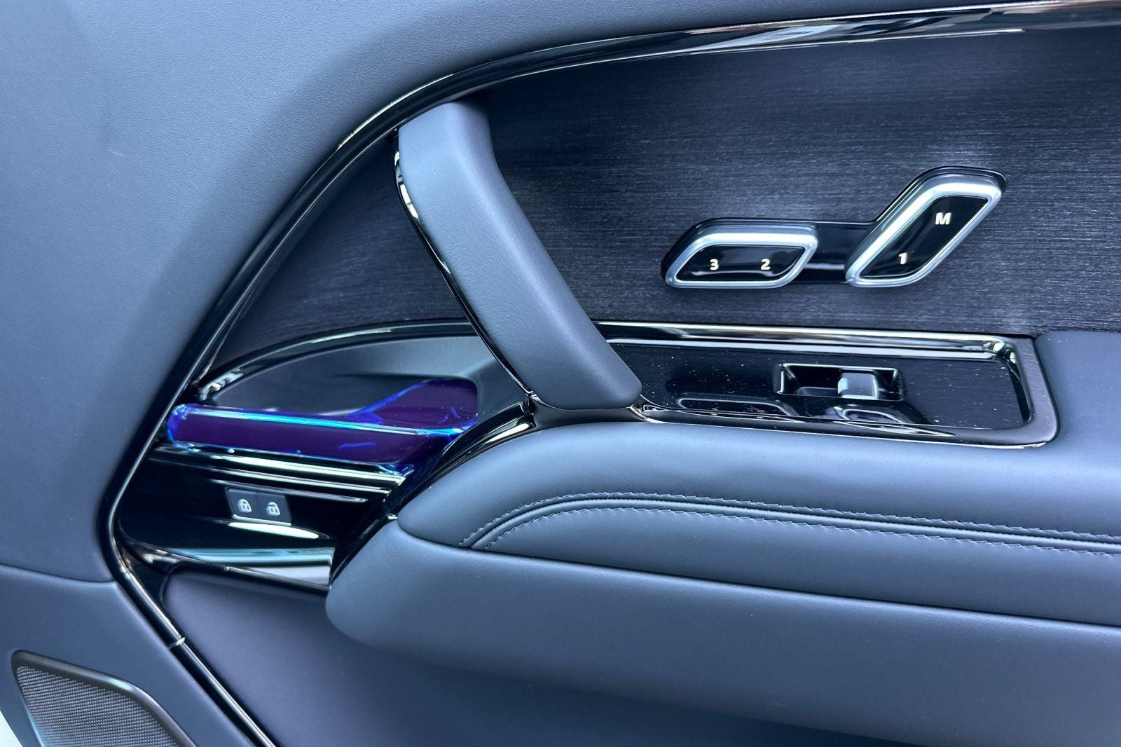 2025 Land Rover Range Rover SV