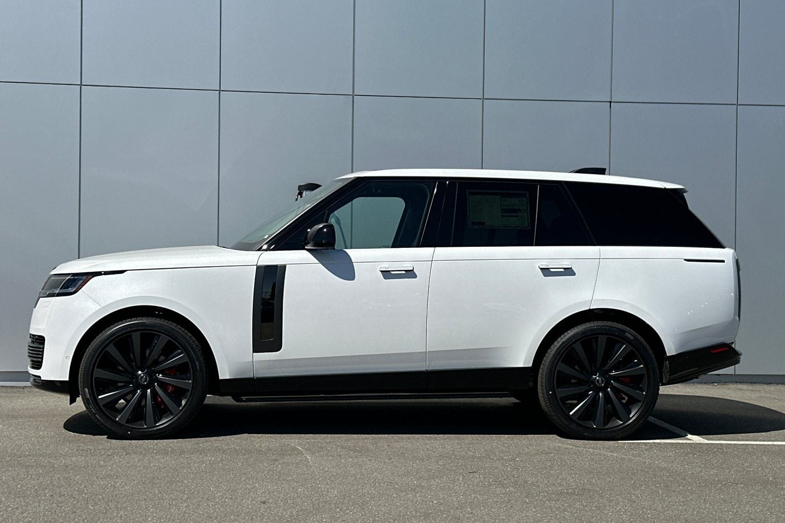 2025 Land Rover Range Rover SV
