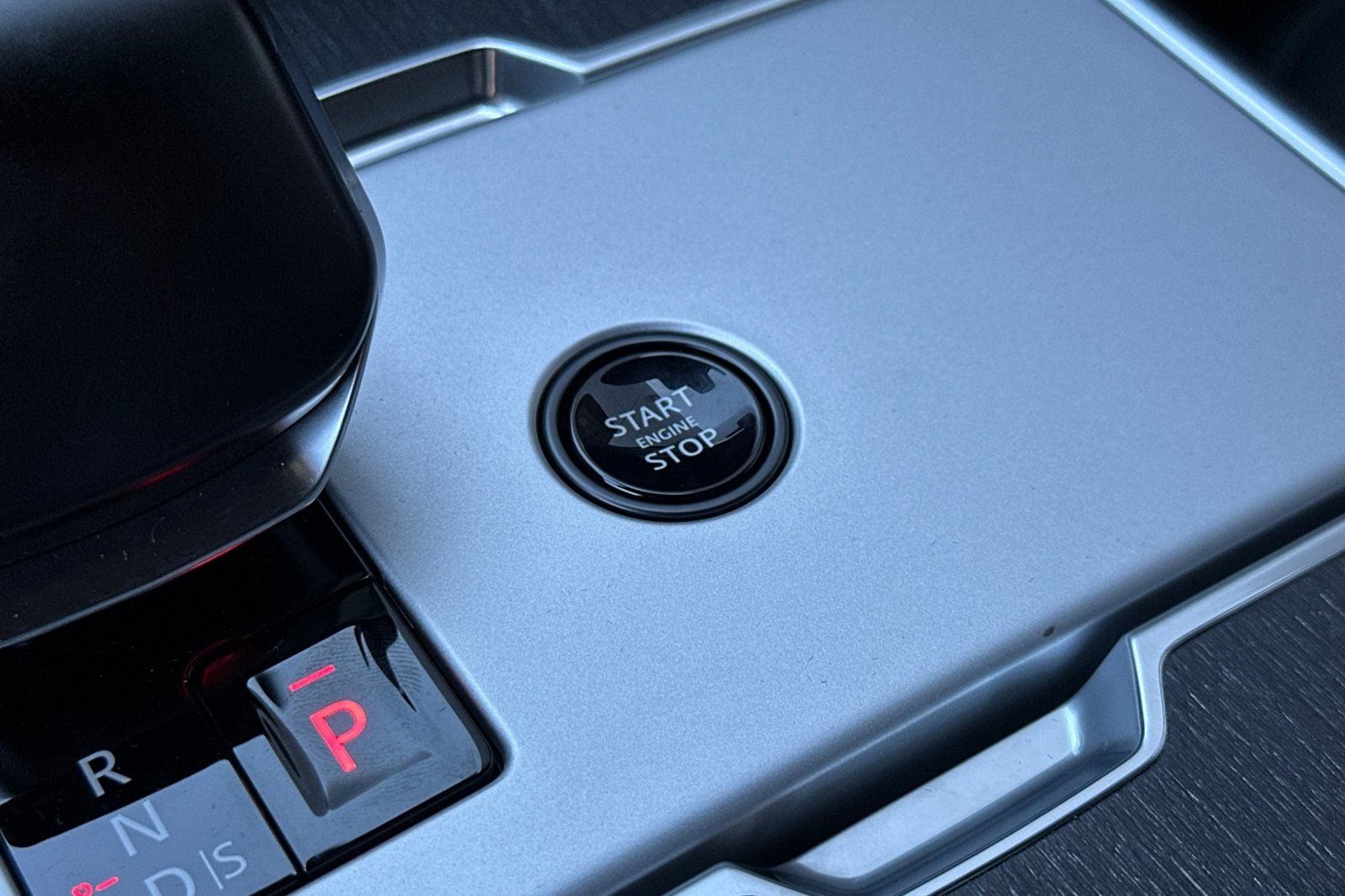 2025 Land Rover Range Rover SV