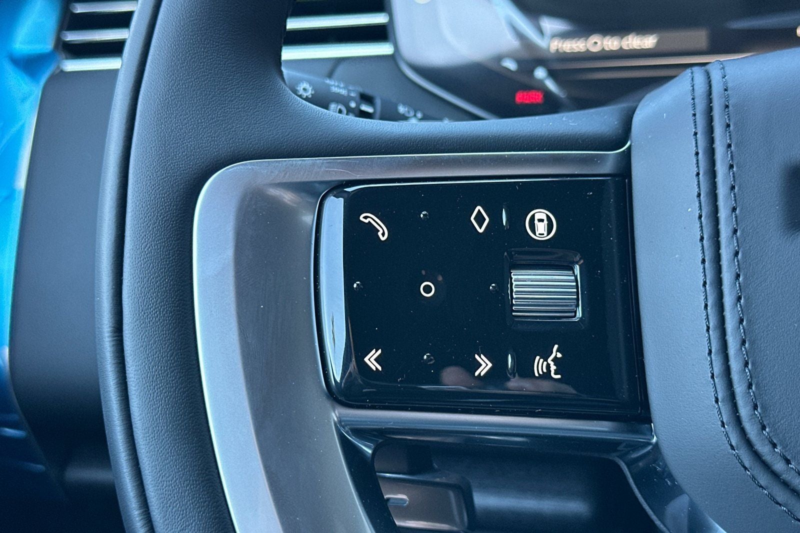 2025 Land Rover Range Rover SV