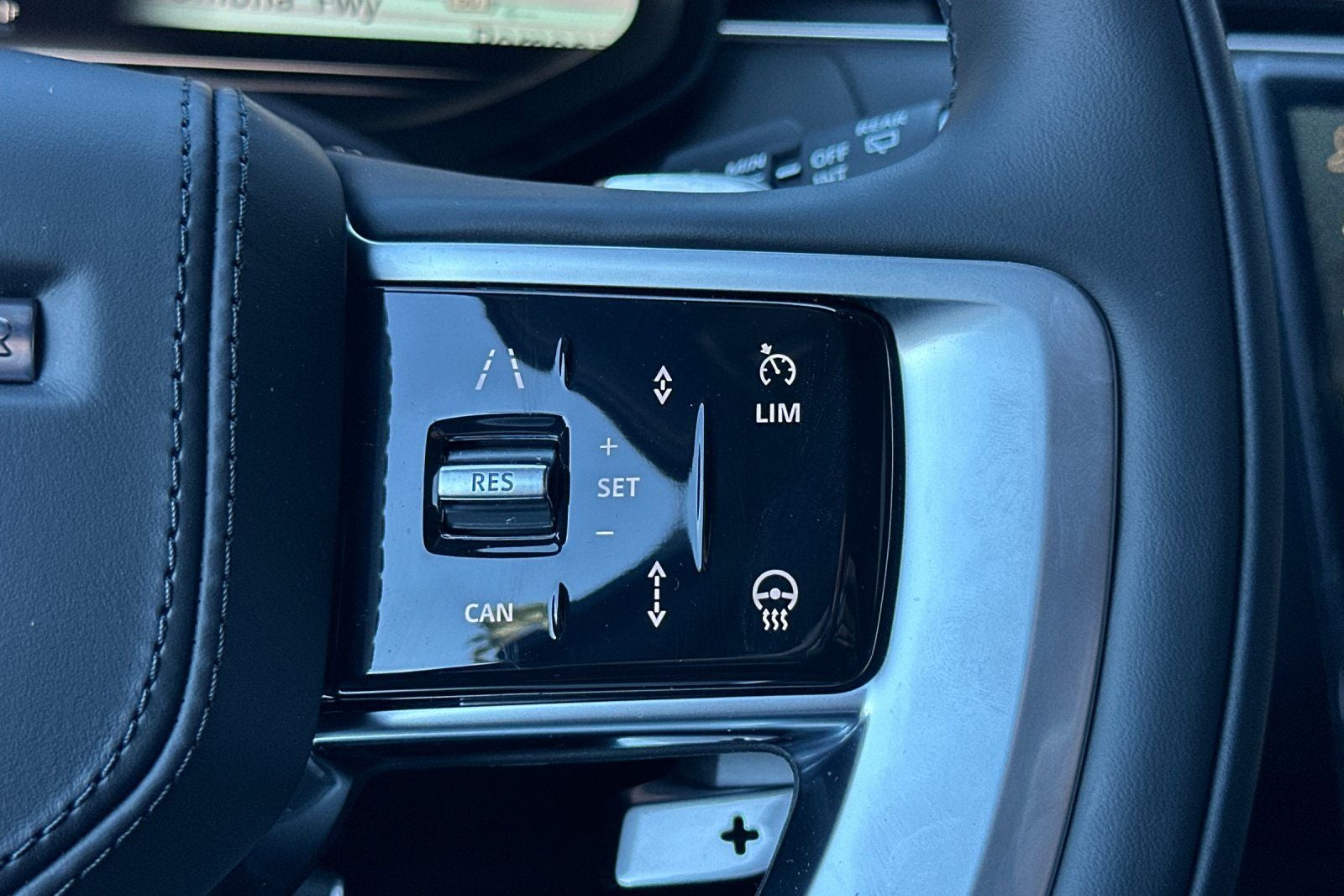 2025 Land Rover Range Rover SV