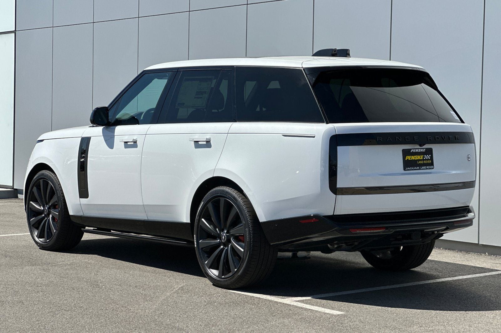 2025 Land Rover Range Rover SV