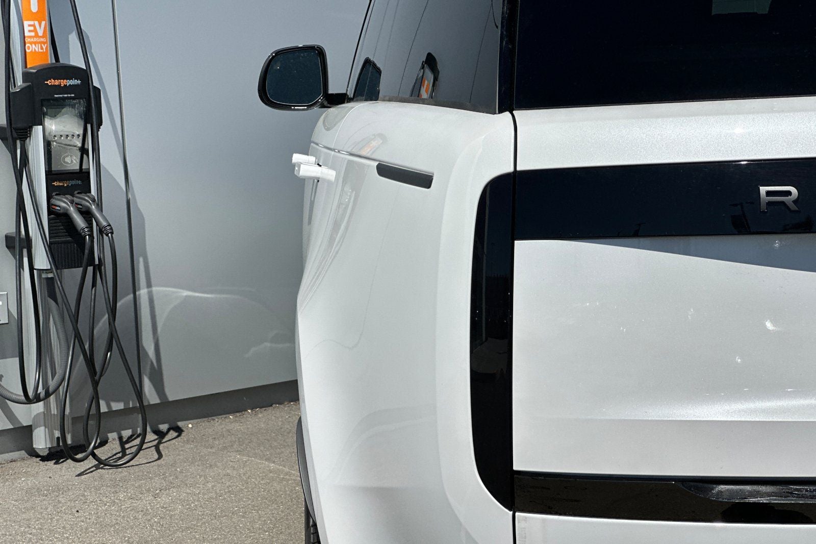 2025 Land Rover Range Rover SV