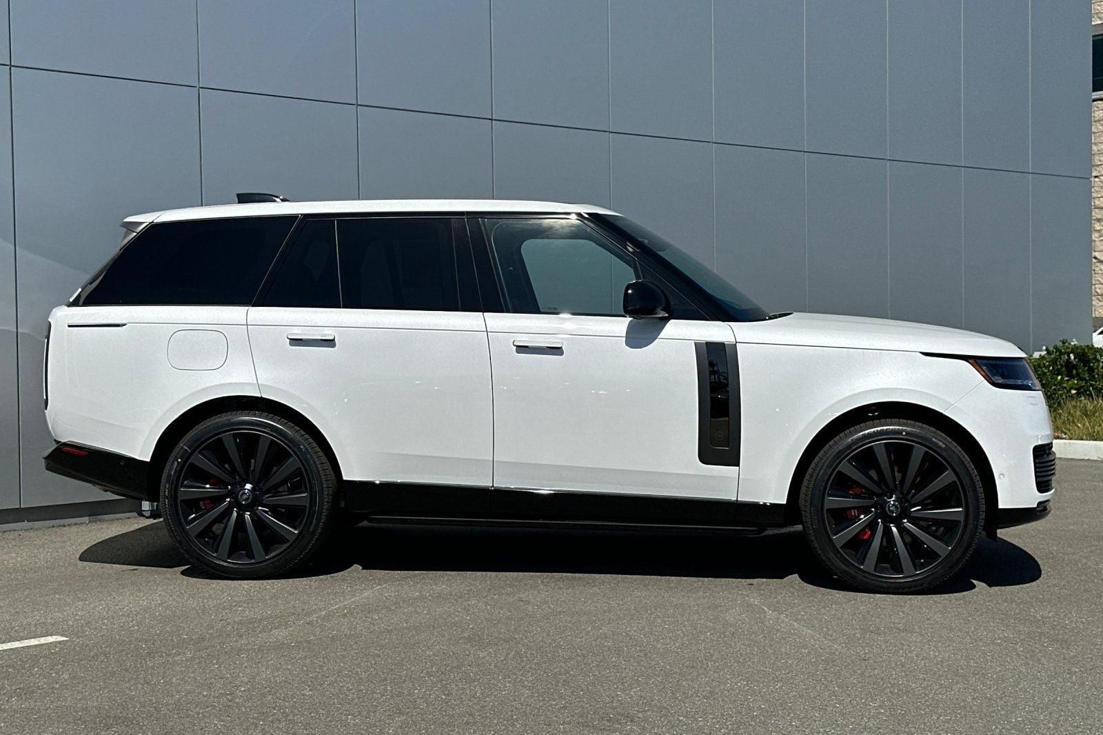 2025 Land Rover Range Rover SV
