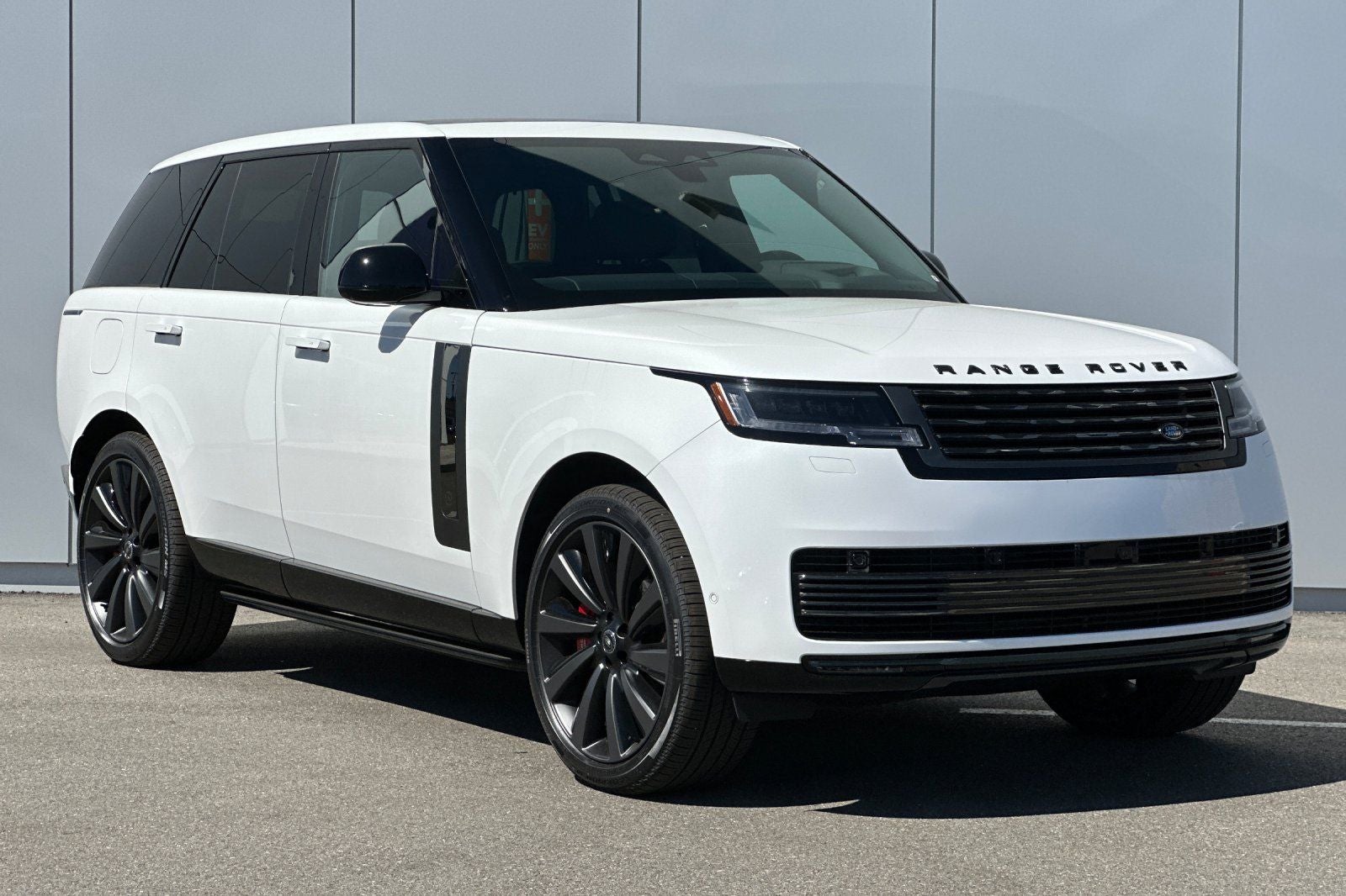 2025 Land Rover Range Rover SV