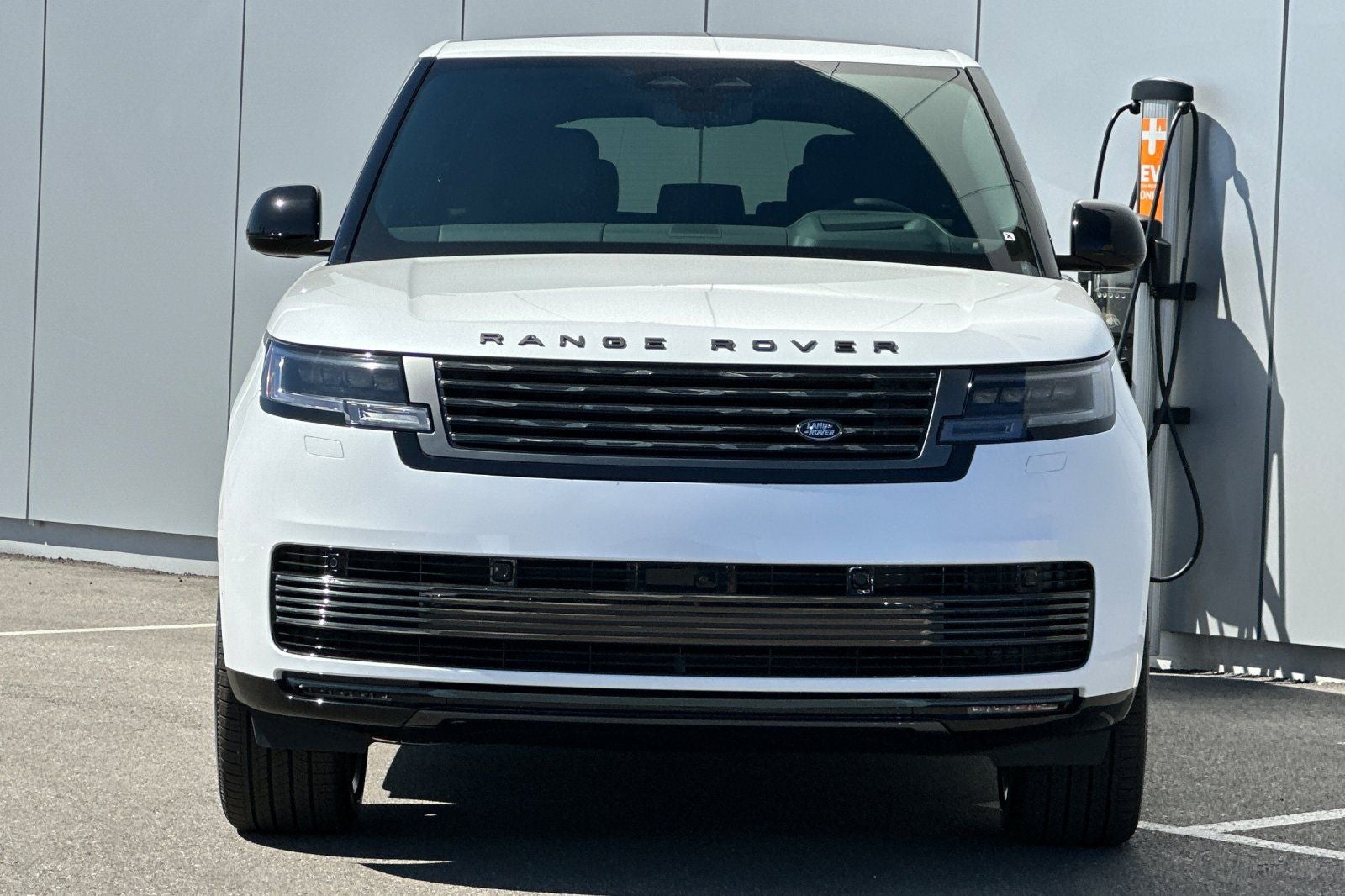 2025 Land Rover Range Rover SV
