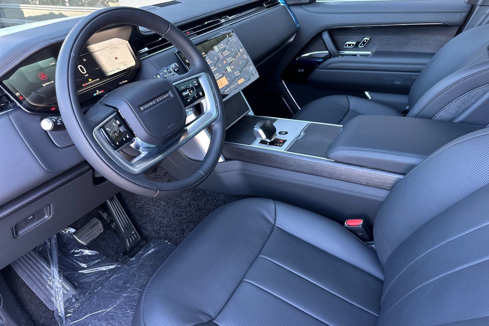 2025 Land Rover Range Rover SV