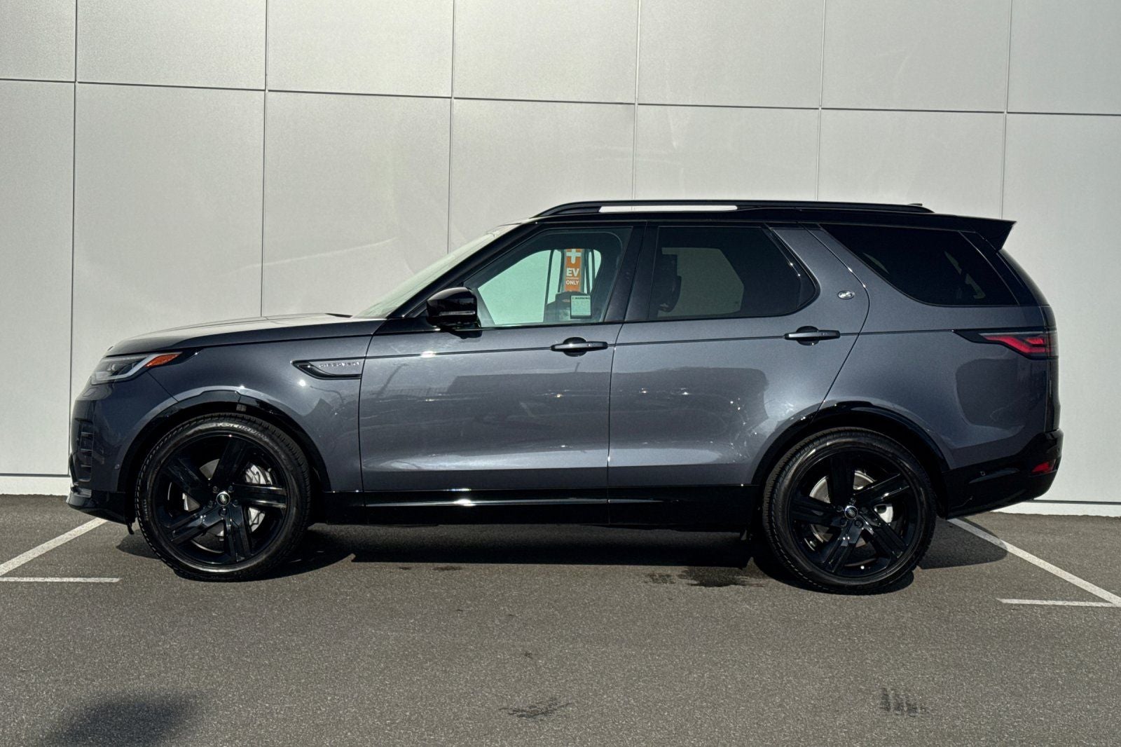 2025 Land Rover Discovery Dynamic SE