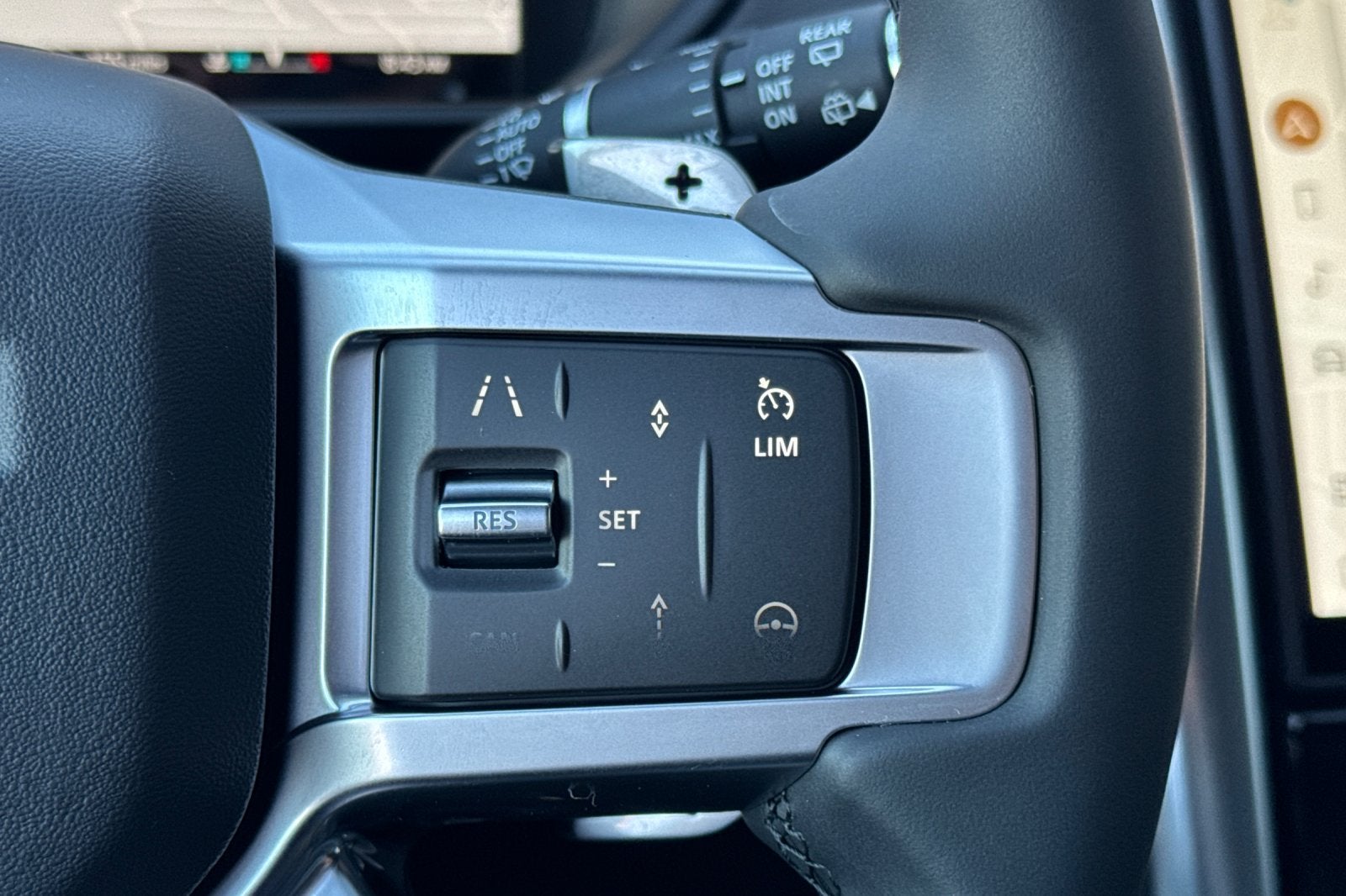 2025 Land Rover Discovery Dynamic SE
