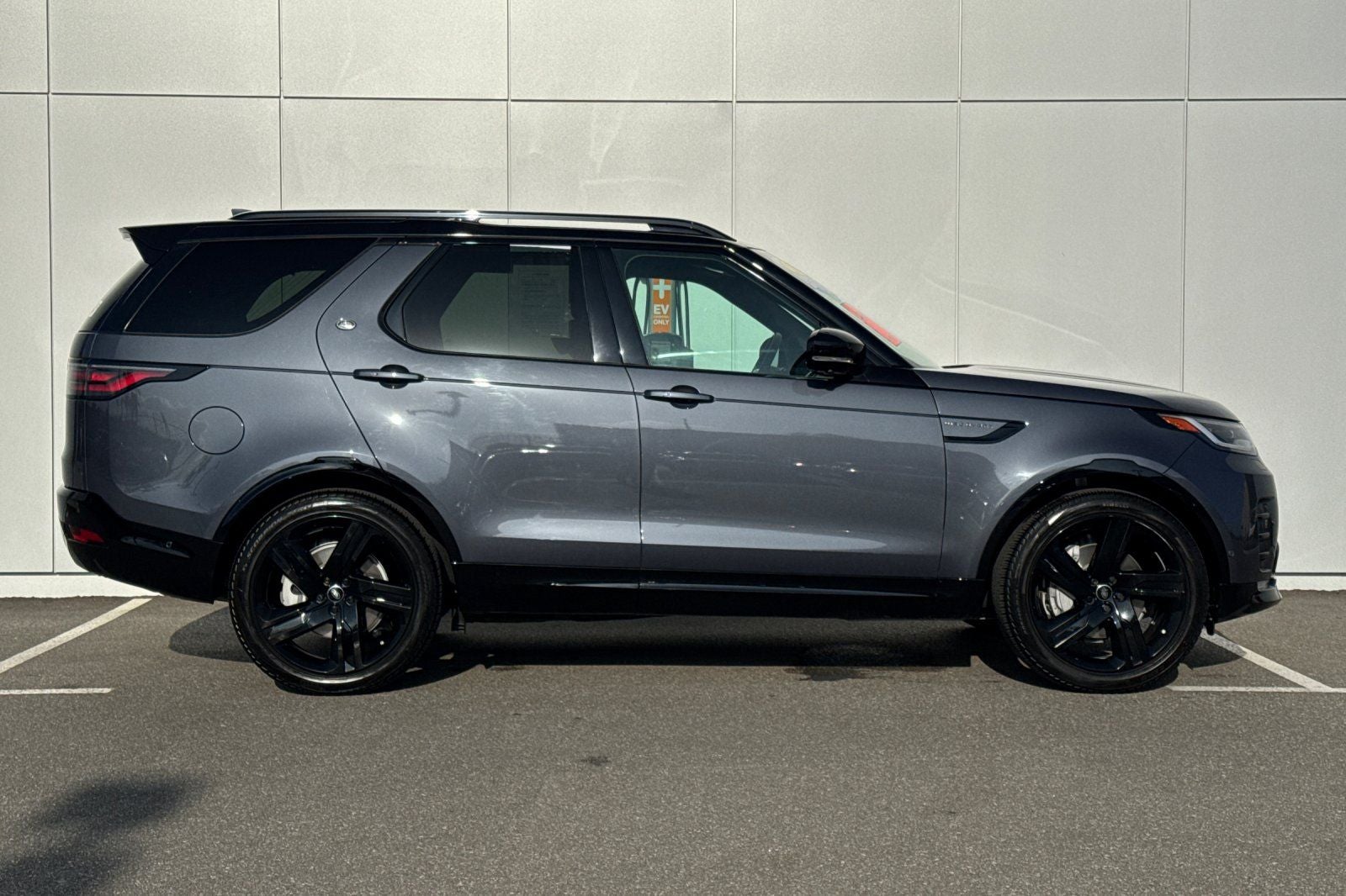 2025 Land Rover Discovery Dynamic SE