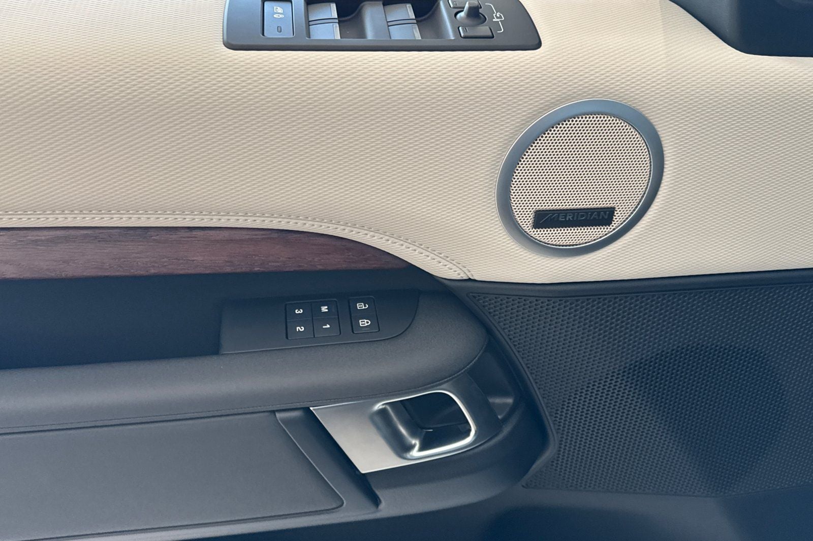 2026 Land Rover Discovery Dynamic SE