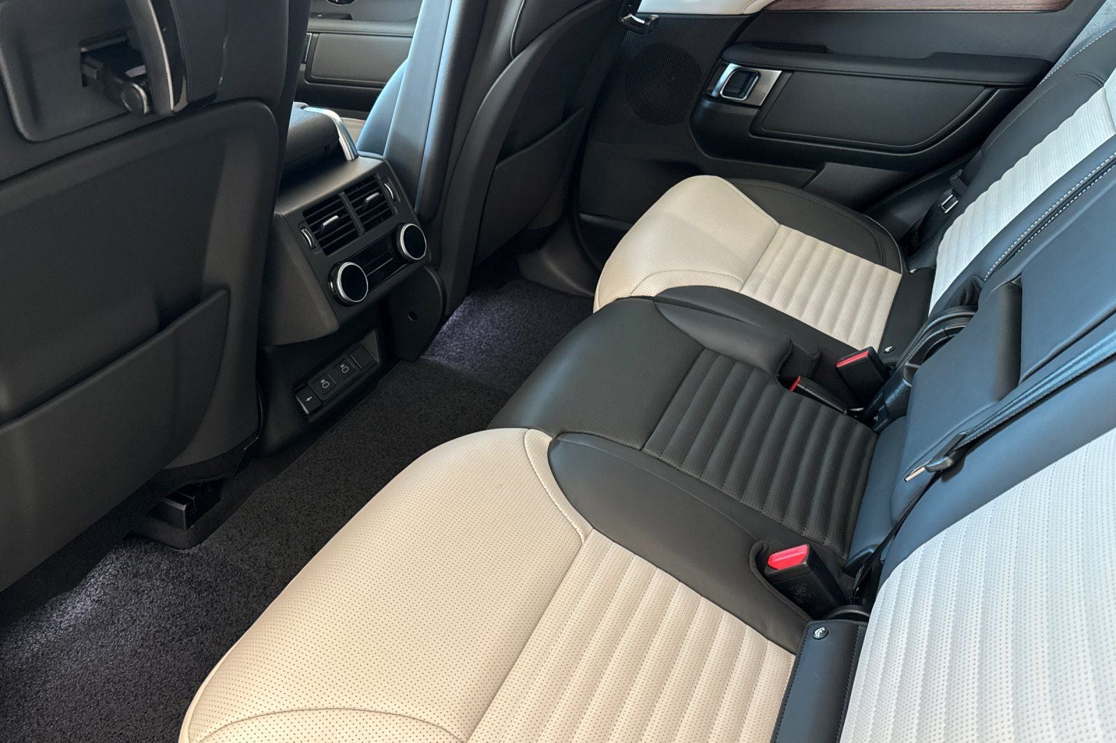 2026 Land Rover Discovery Dynamic SE