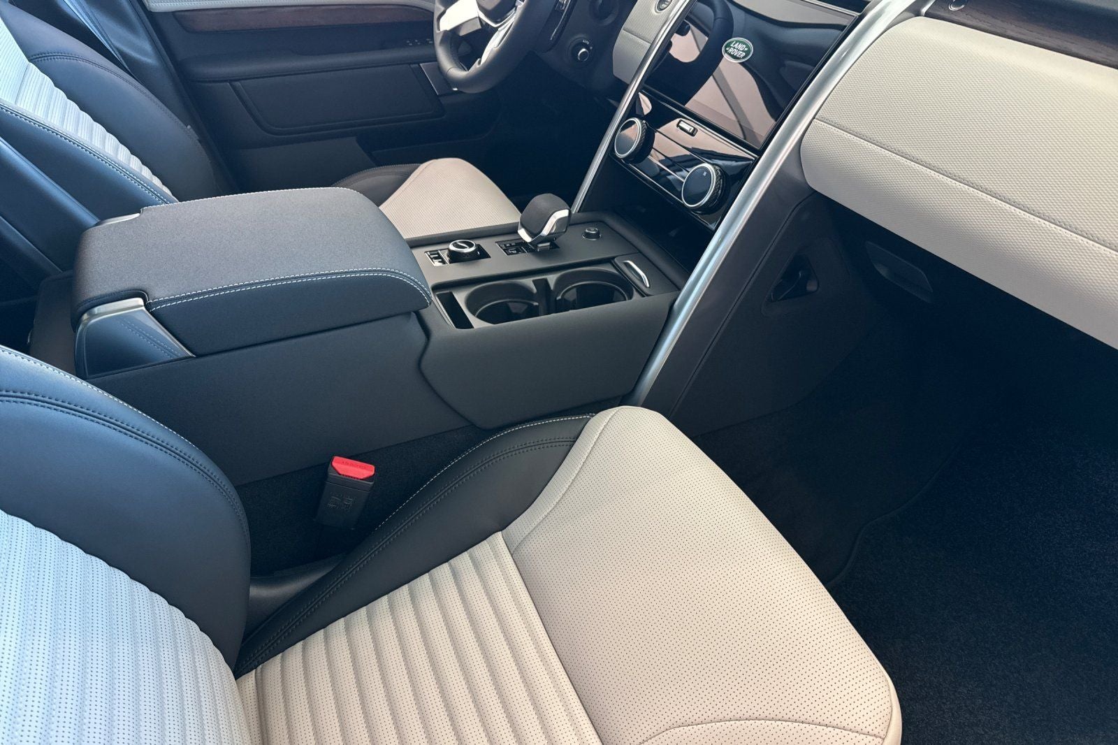 2026 Land Rover Discovery Dynamic SE