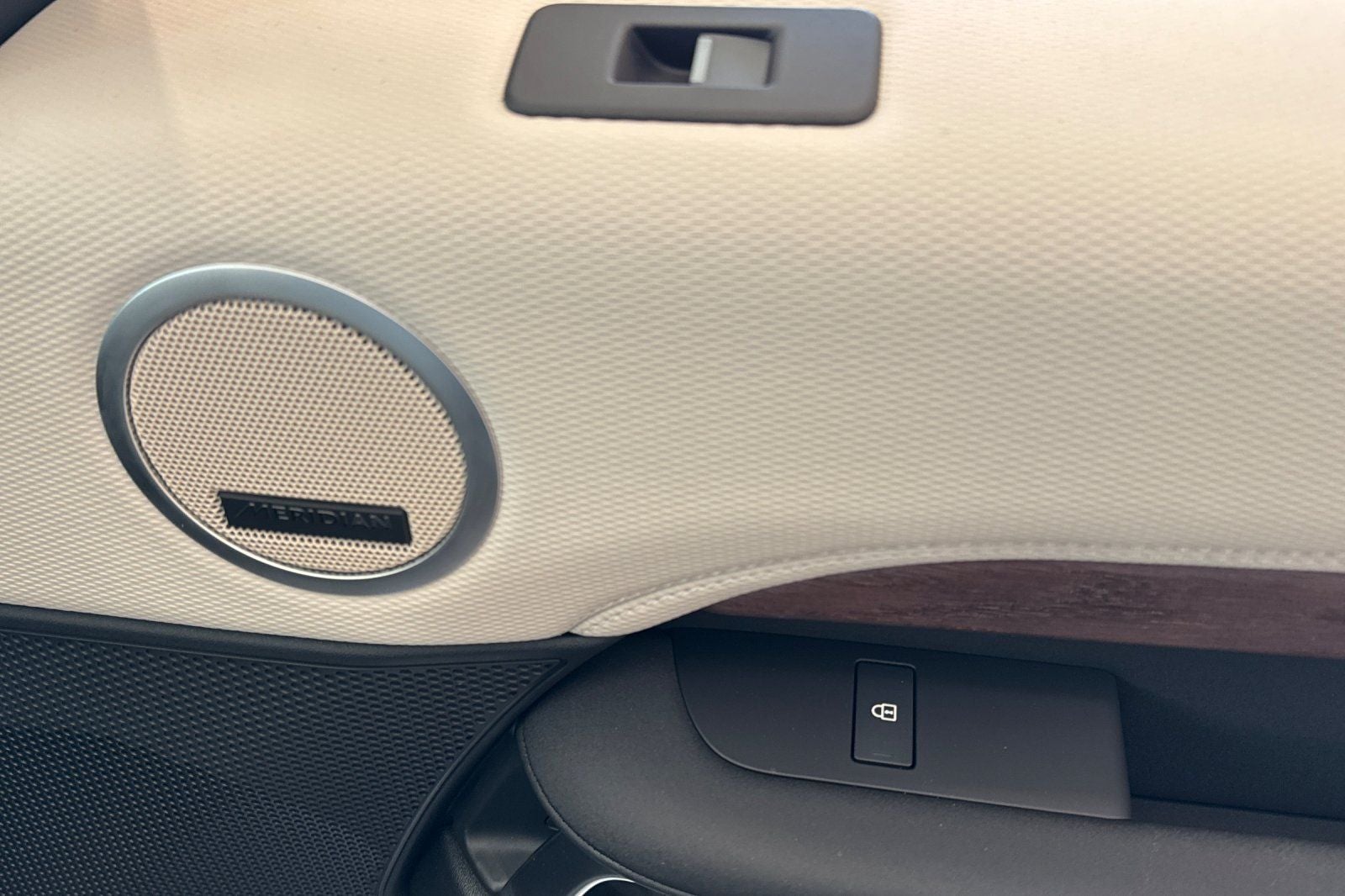 2026 Land Rover Discovery Dynamic SE