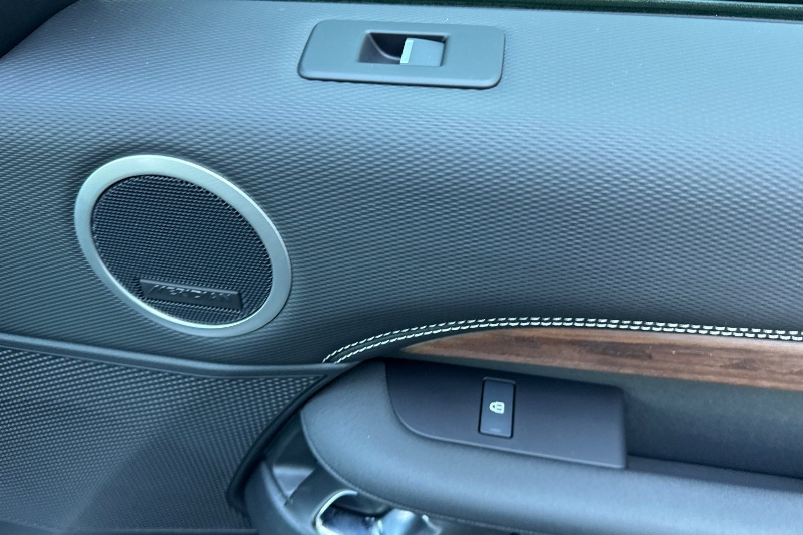 2025 Land Rover Discovery Dynamic SE