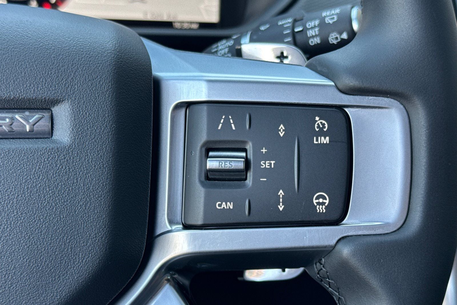 2025 Land Rover Discovery Dynamic SE