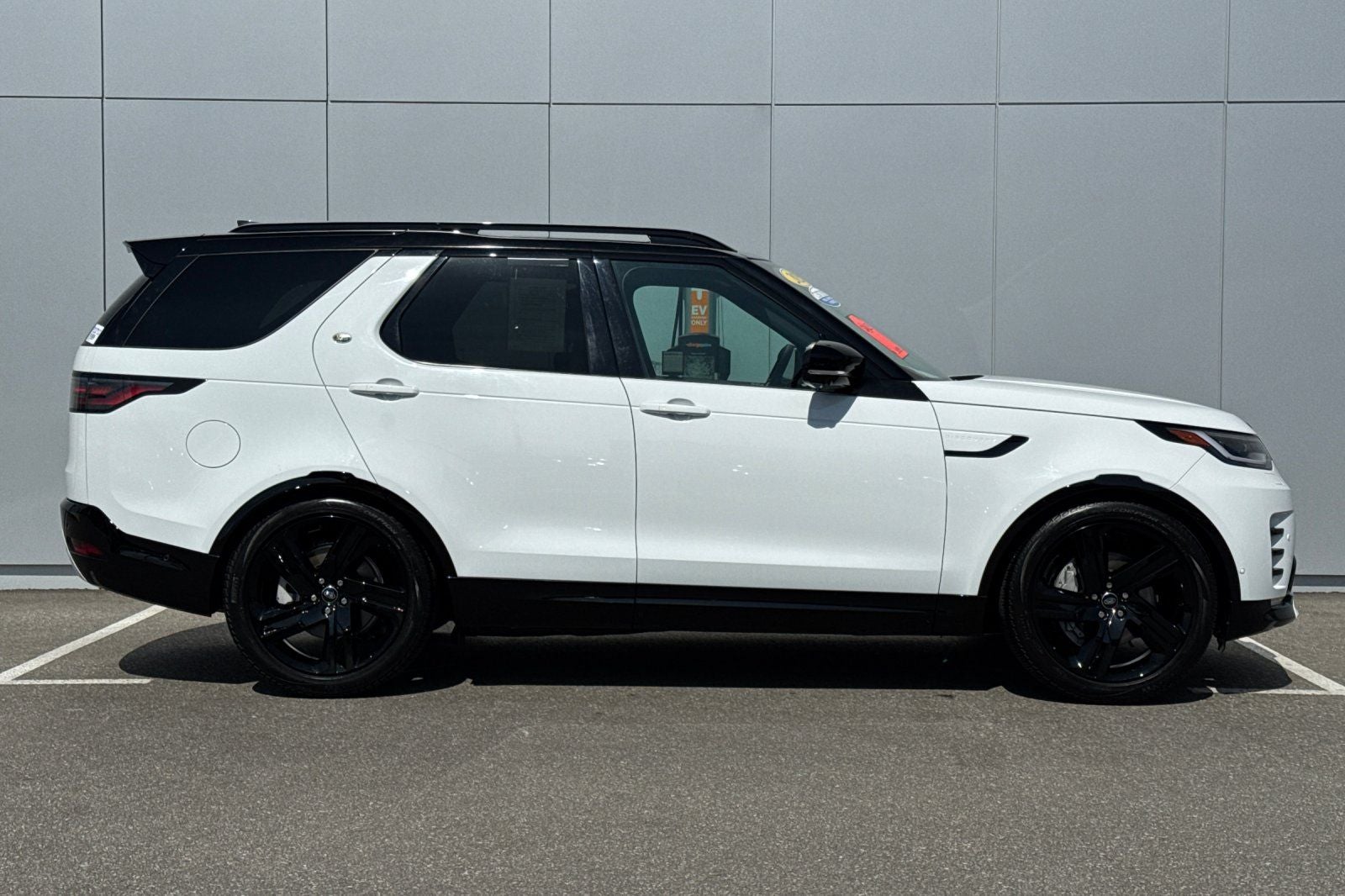 2025 Land Rover Discovery Dynamic SE