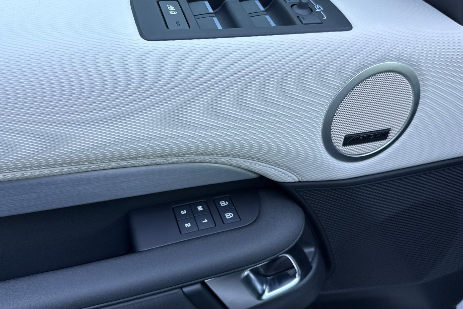 2026 Land Rover Discovery Dynamic SE