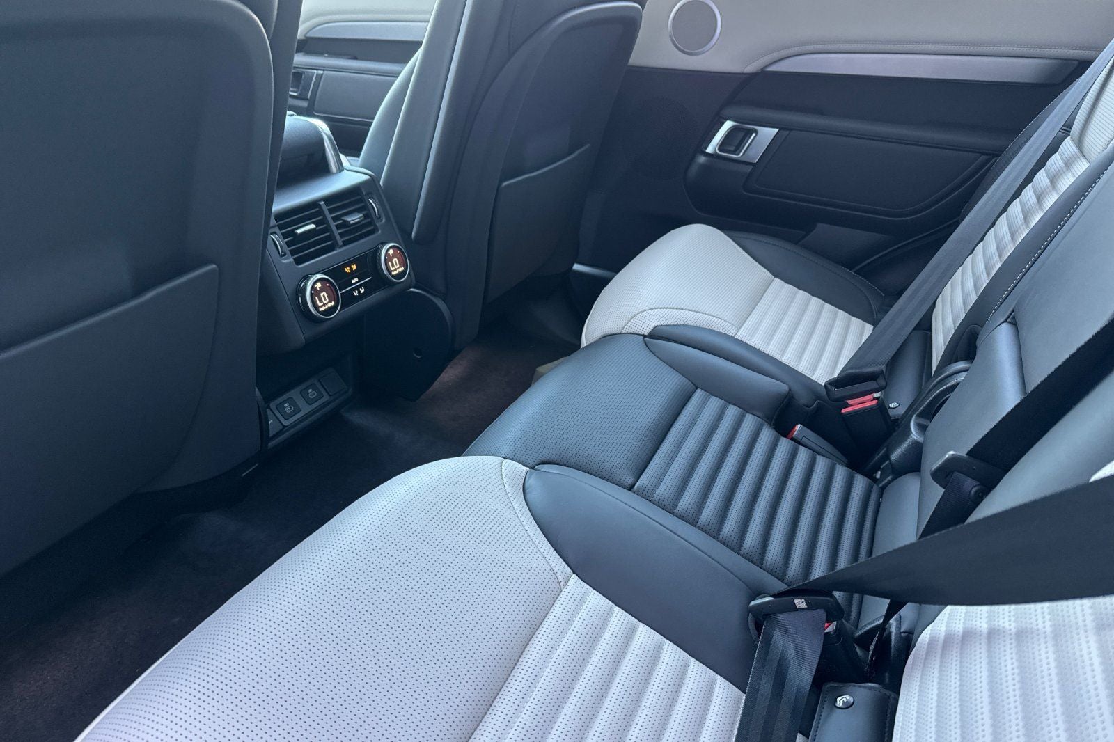 2026 Land Rover Discovery Dynamic SE