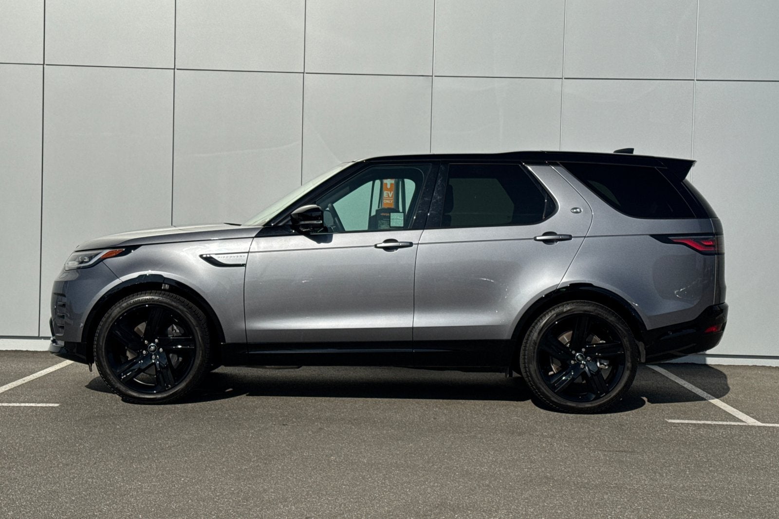 2025 Land Rover Discovery Dynamic SE