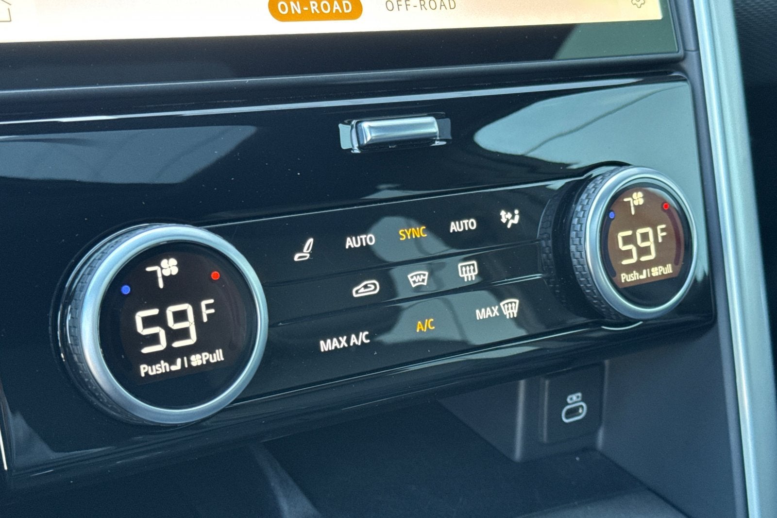2025 Land Rover Discovery Dynamic SE