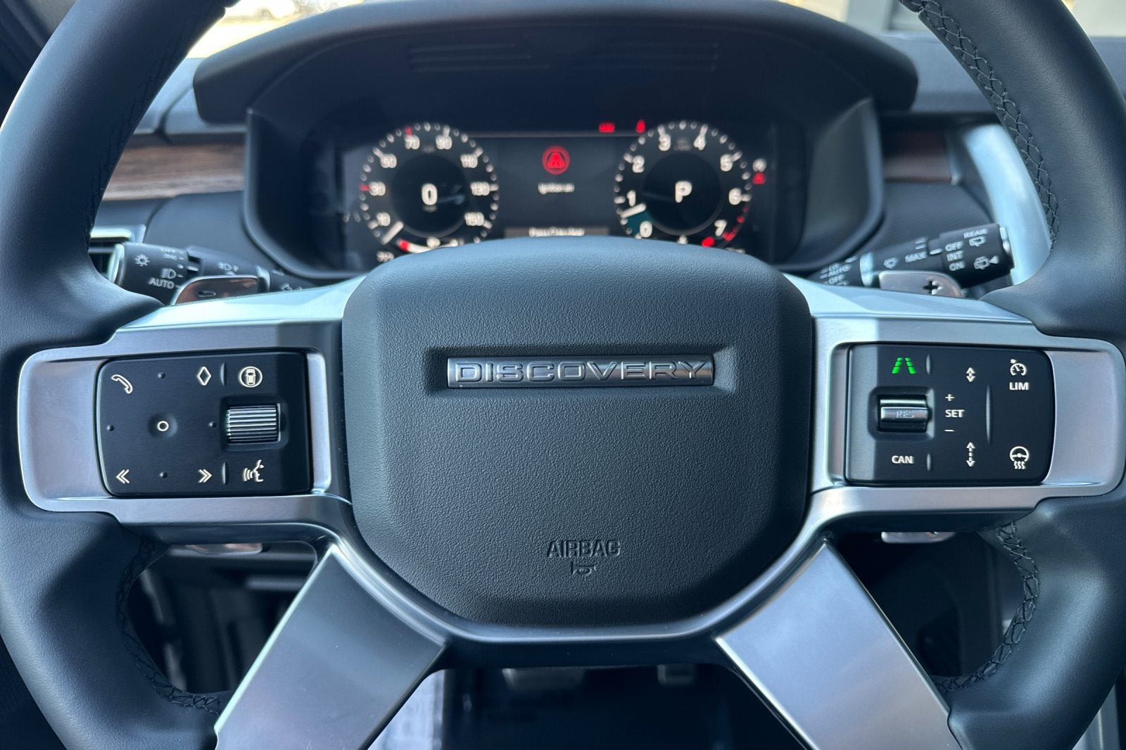 2025 Land Rover Discovery Dynamic SE