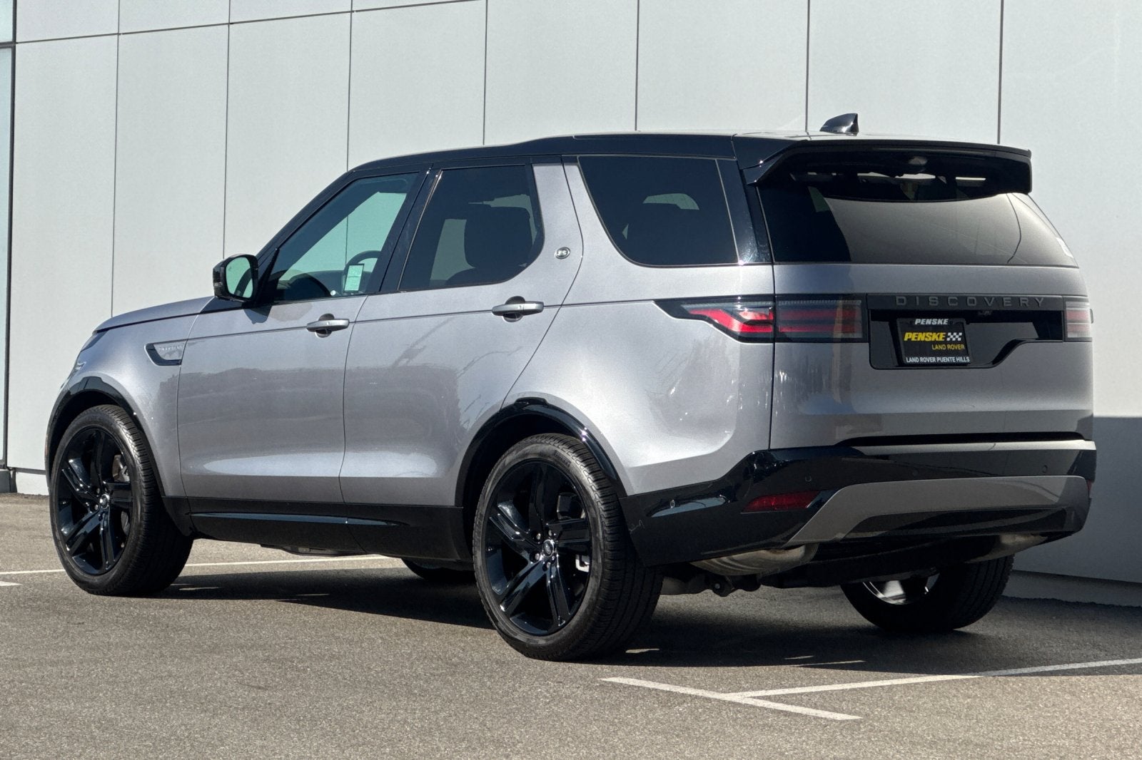 2025 Land Rover Discovery Dynamic SE