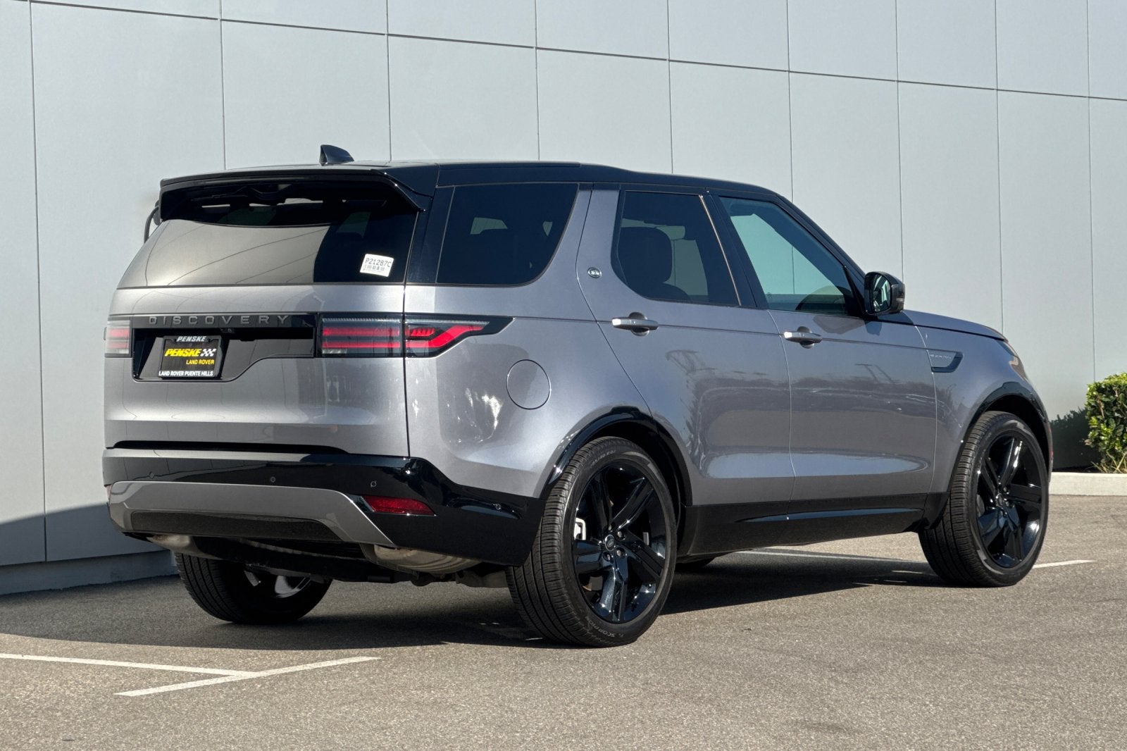 2025 Land Rover Discovery Dynamic SE