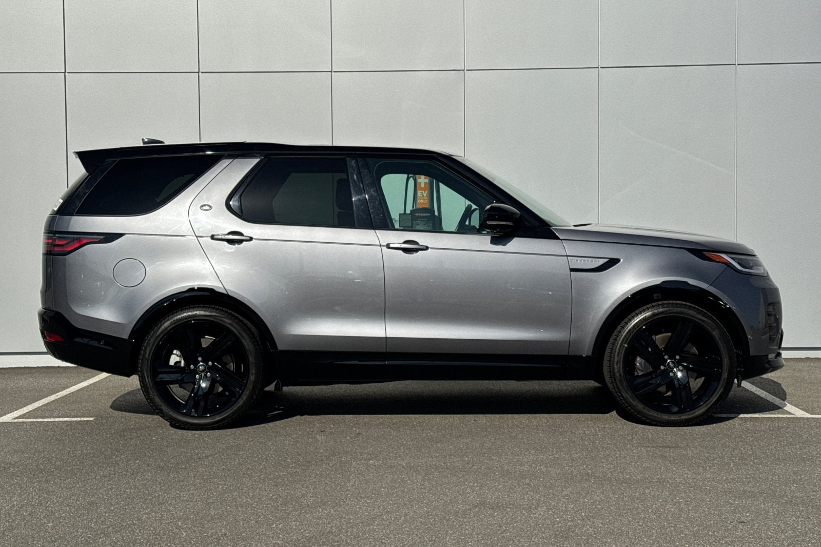 2025 Land Rover Discovery Dynamic SE