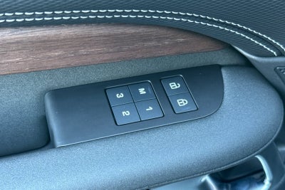 2025 Land Rover Discovery Dynamic SE