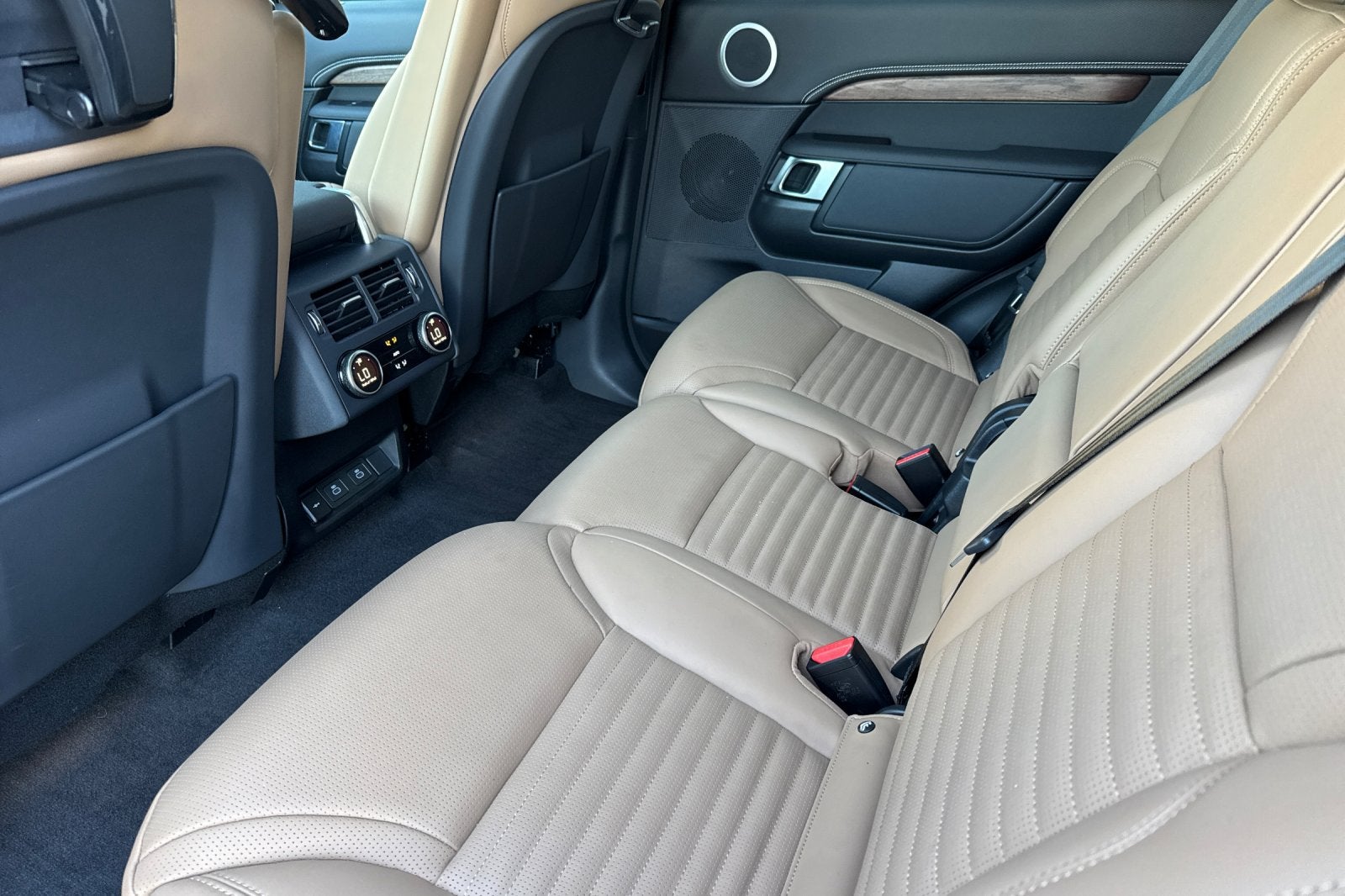 2025 Land Rover Discovery Dynamic SE