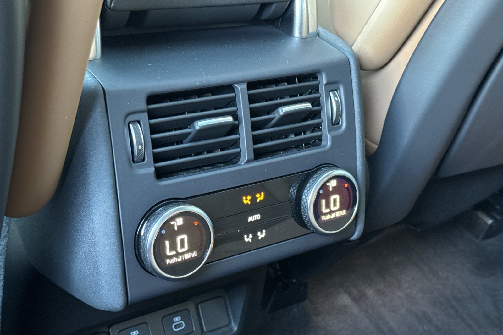 2025 Land Rover Discovery Dynamic SE