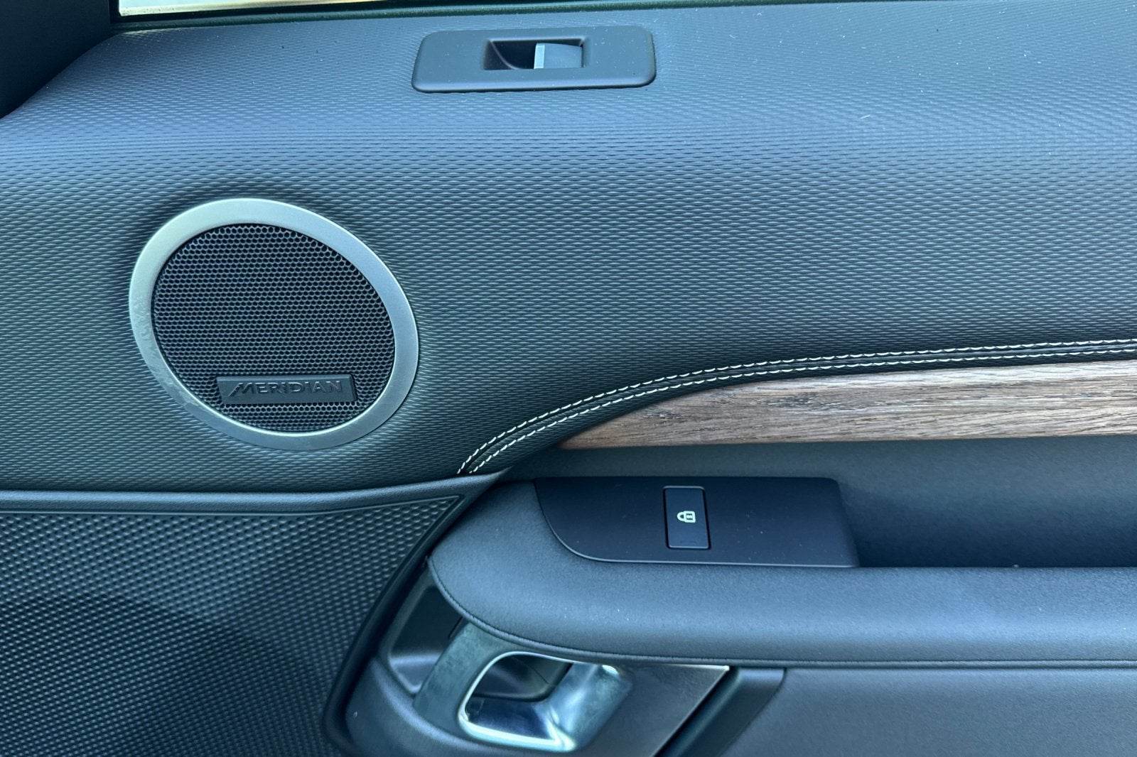 2025 Land Rover Discovery Dynamic SE