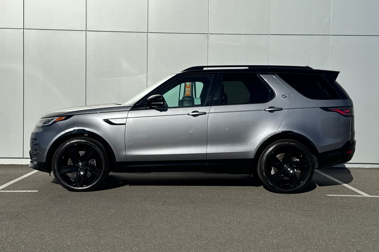 2025 Land Rover Discovery Dynamic SE