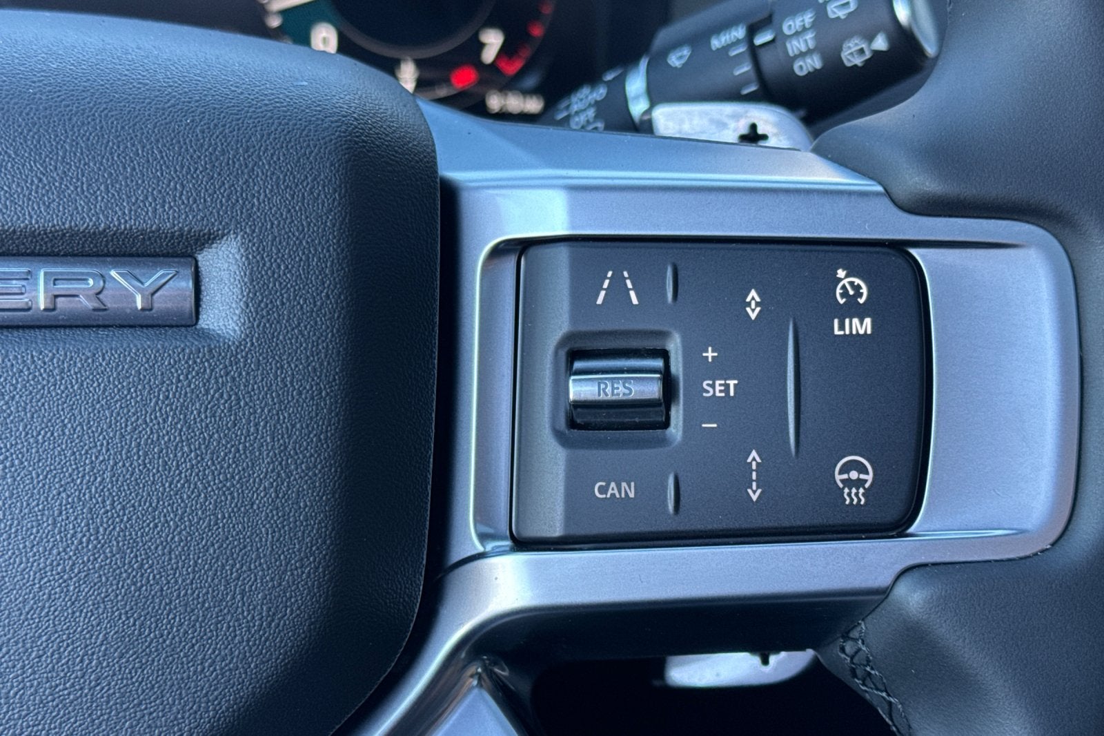 2025 Land Rover Discovery Dynamic SE