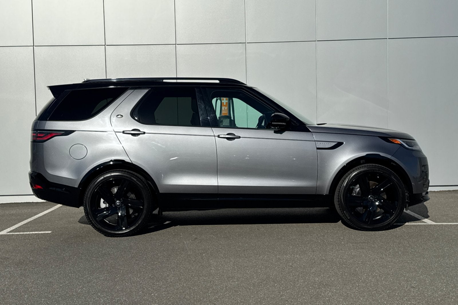 2025 Land Rover Discovery Dynamic SE