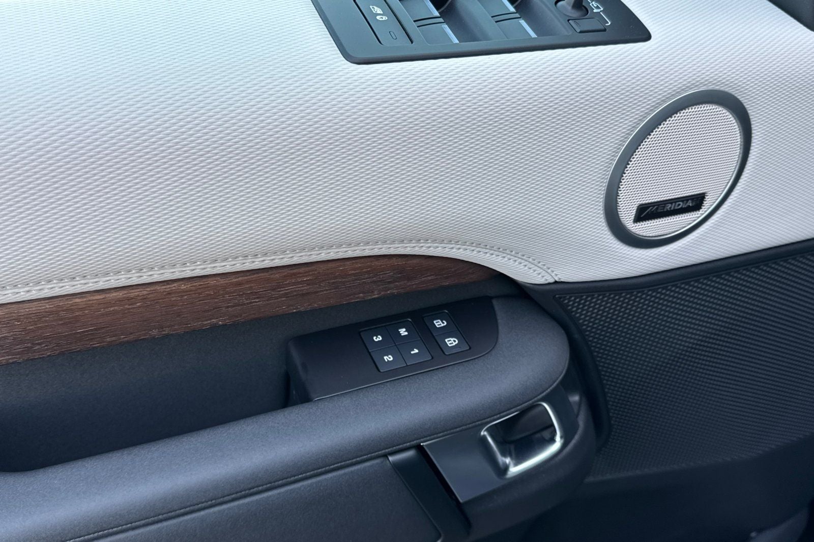 2023 Land Rover Discovery S R-Dynamic