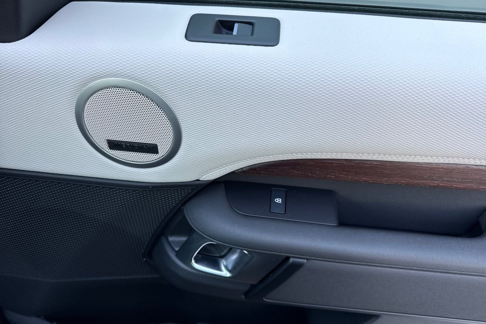 2023 Land Rover Discovery S R-Dynamic