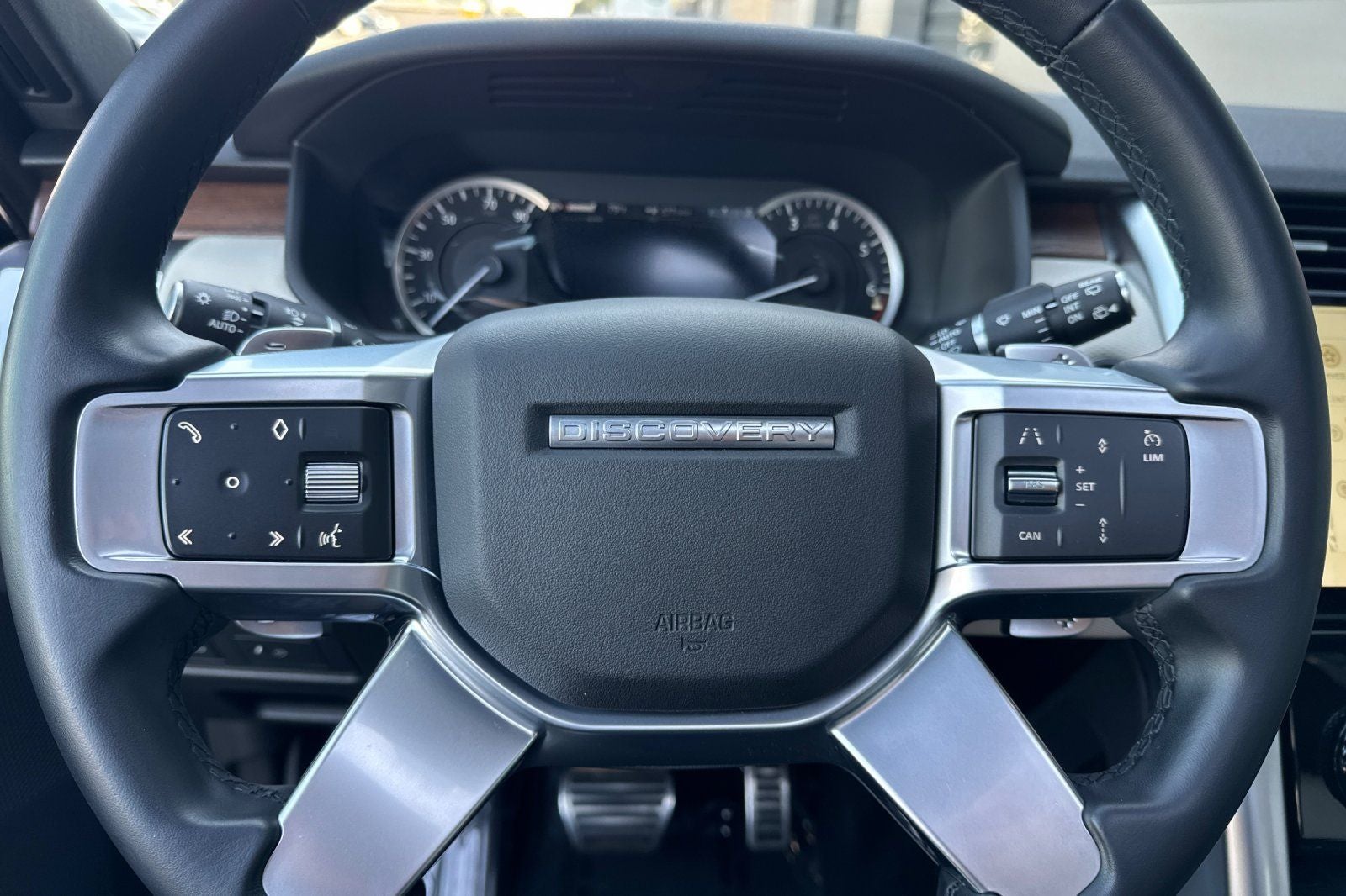 2023 Land Rover Discovery S R-Dynamic