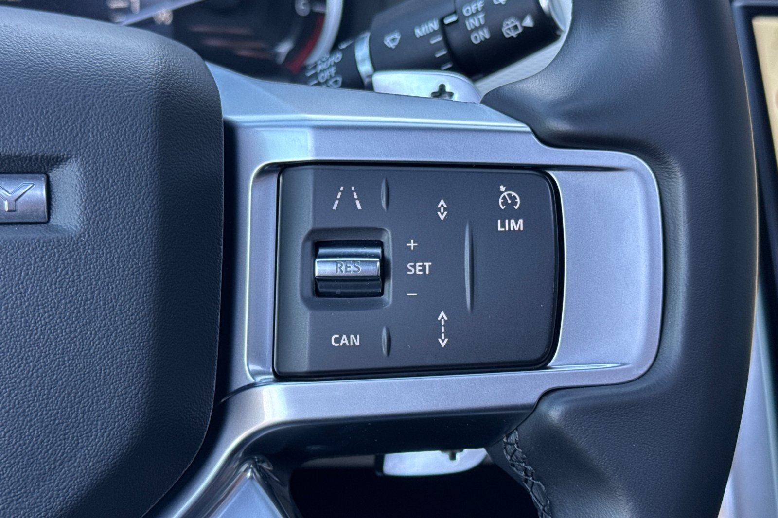 2023 Land Rover Discovery S R-Dynamic