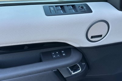 2023 Land Rover Discovery Metropolitan Edition
